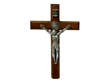 Crucifijo de pared c/Cristo plateado - San Benito. 10 cm