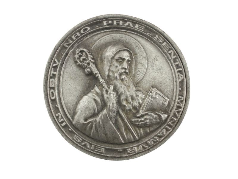 Medallon Fundicion San Benito 8cm - frente